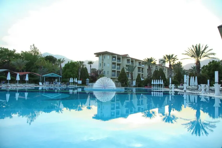 QUEENS PARK LE JARDIN HOTEL  5*-8