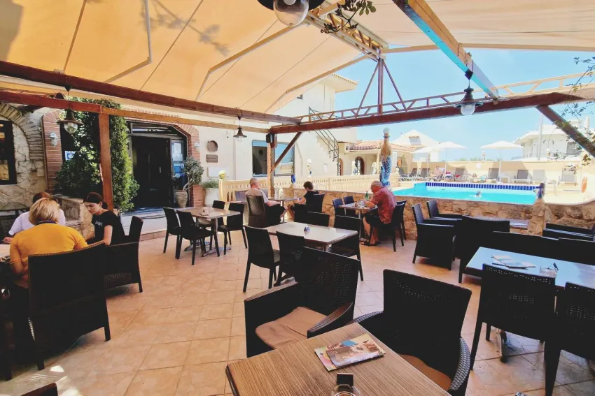 Evina Rooms and Suites 3*-8