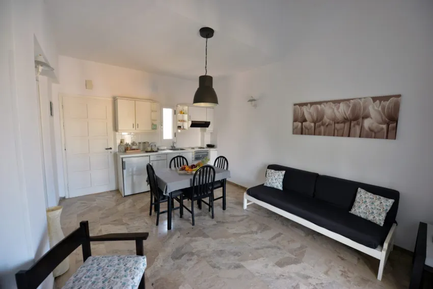 ANNA APARTMENTS 3*-13