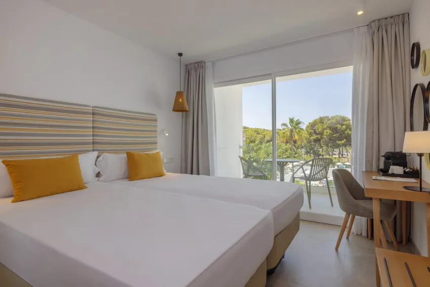 HM Isabela – Adults Only 4*-10