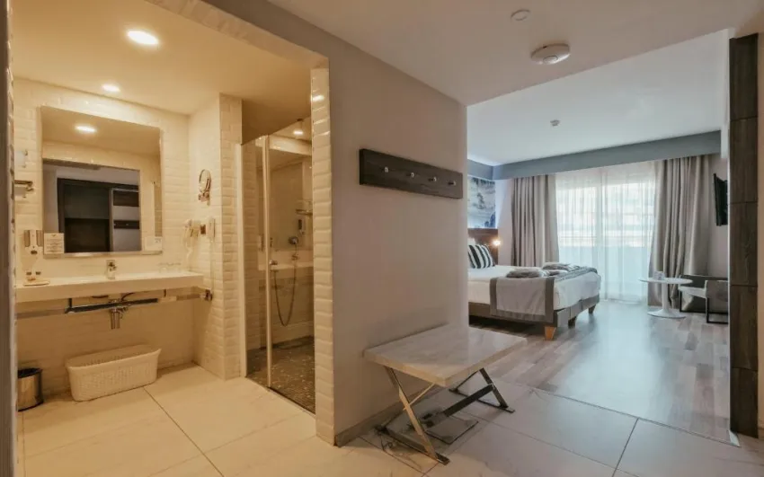 SUNPRIME C LOUNGE (ADULTS ONLY 16+)  5*-40