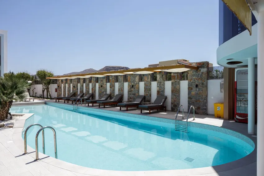 Golden Bay Hotel And Bungalows 4*-7