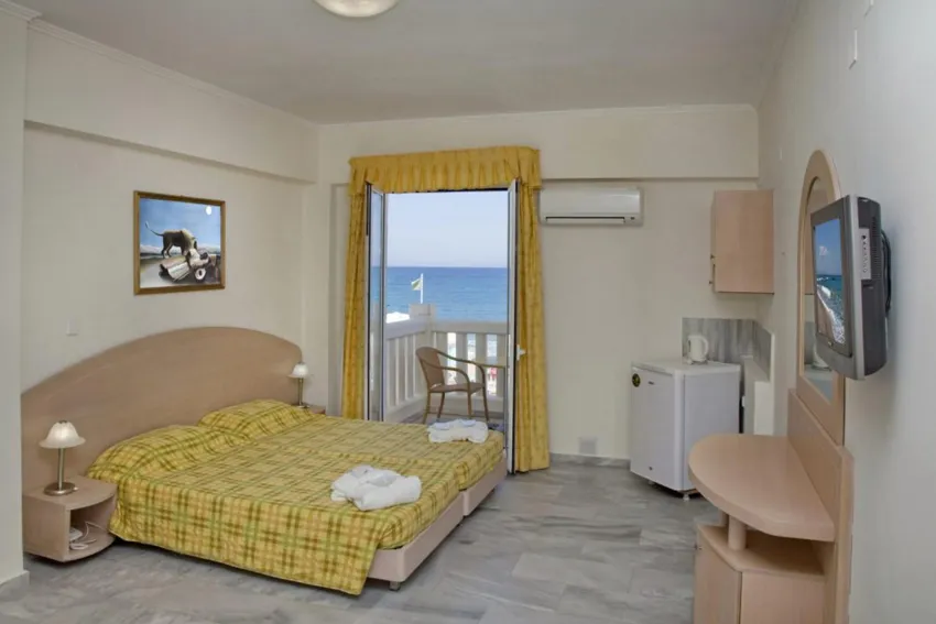 Joan Beach 4*-21