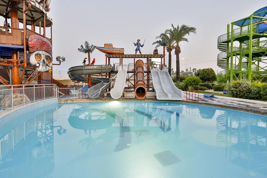 CRYSTAL ADMIRAL RESORT SUITES  5*-39