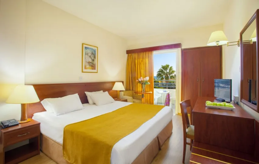 Kapetanios Limassol Hotel 3*-5