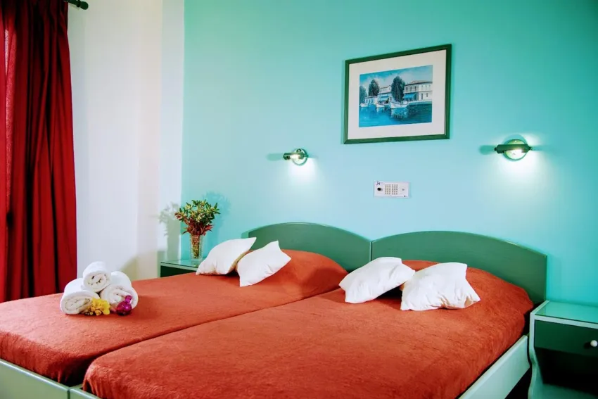 Theoni Apartments 1*-13