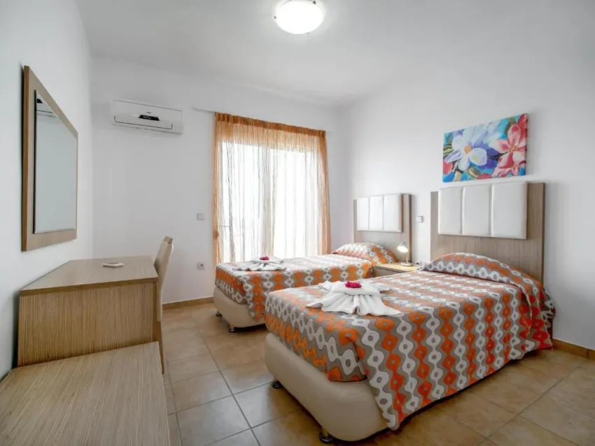 Gennadi Gardens Apartments 3*-7