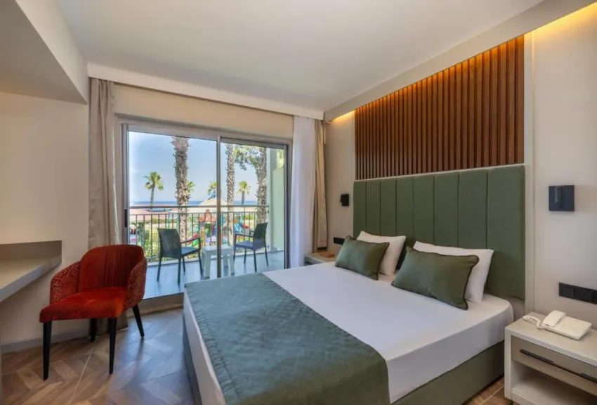 CRYSTAL FLORA BEACH RESORT  5*-60