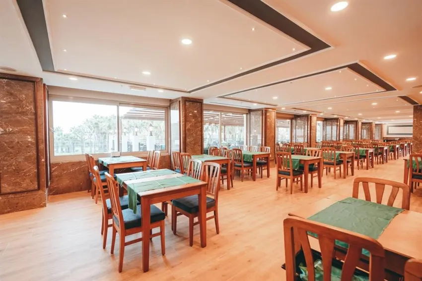 ROYAL ATLANTIS BEACH HOTEL  4*-5