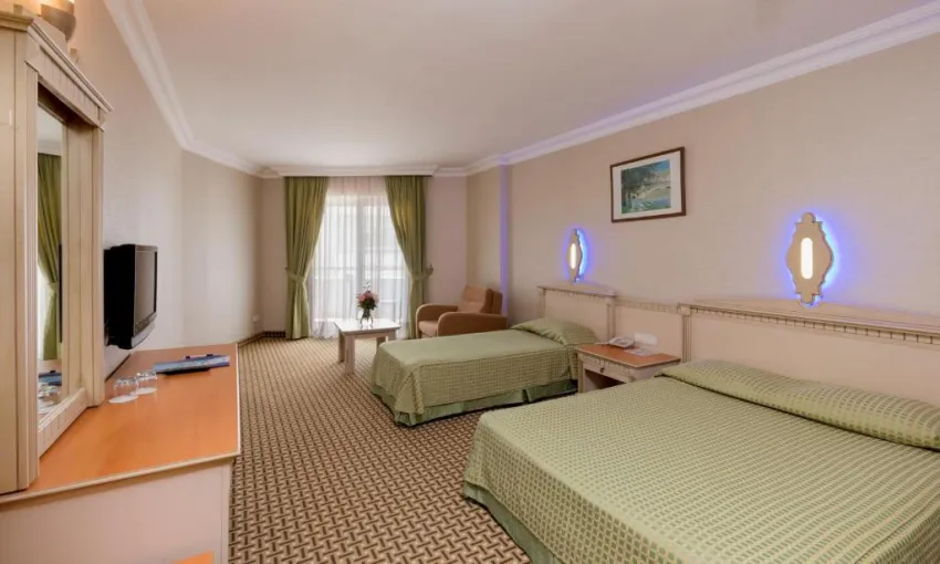 HOLIDAY PARK RESORT  5*-7