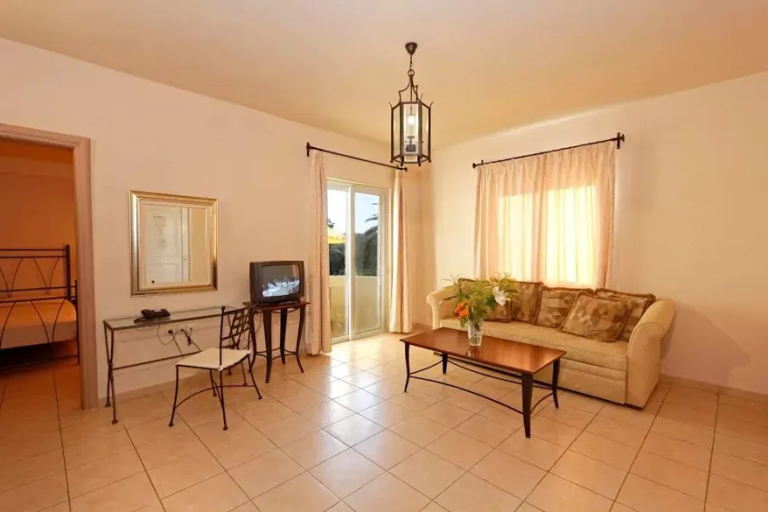 Lambrinos Suites 2*-9