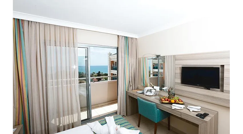 INSULA RESORT & SPA  5*-8