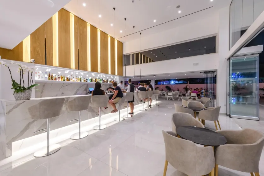 Seasons Hotel by Tasia Maris 4*-5