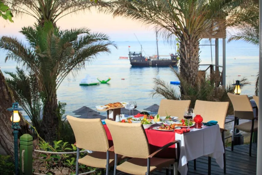 PIRATES BEACH CLUB  5*-14
