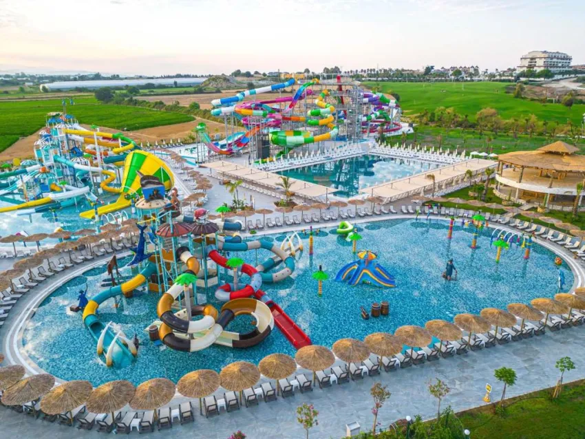 DREAM FUN WORLD HOTEL  5*-13