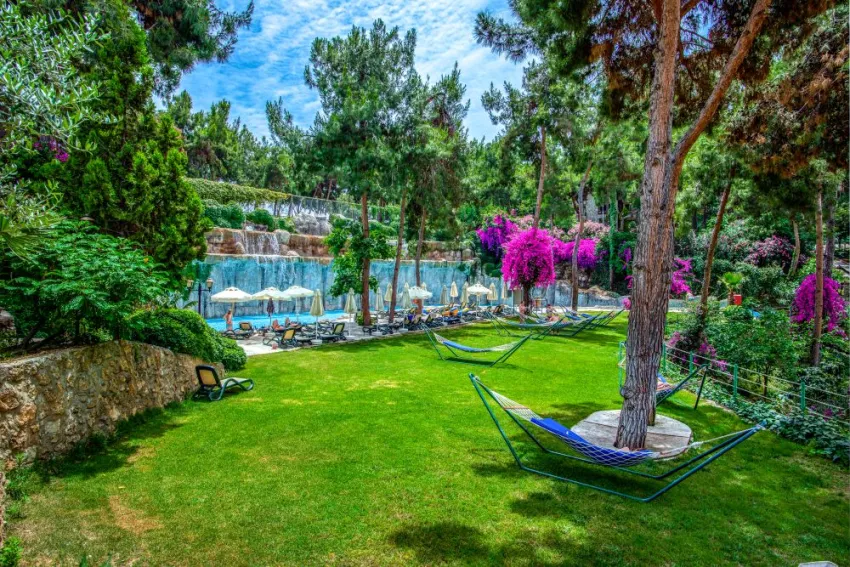 UTOPIA WORLD HOTEL  5*-10