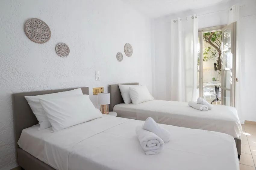 Hesperia Apartments 3*-6