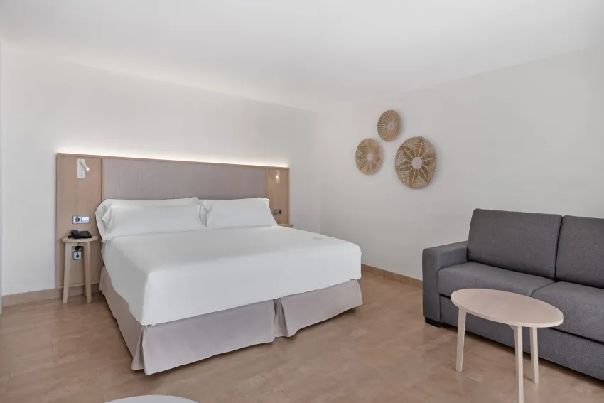 Occidental Cala Viñas 4*-7