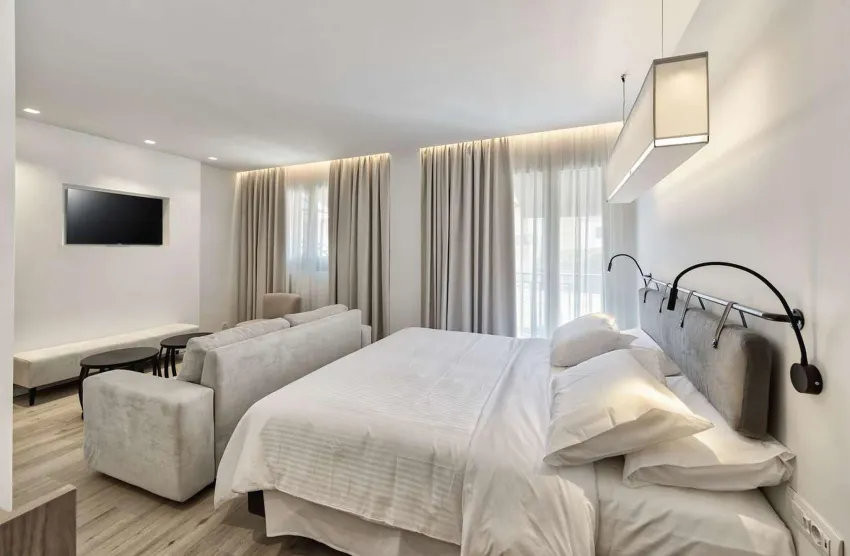 Bitzaro Hotel 4*-5