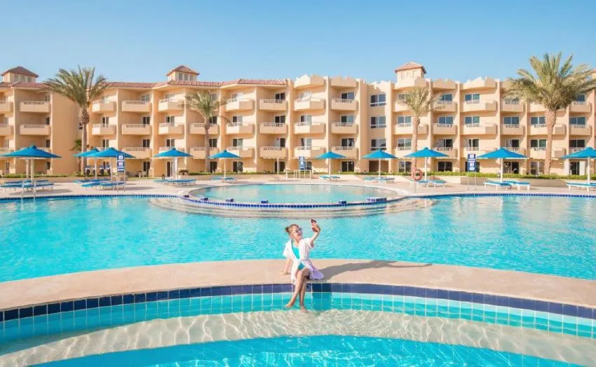 AMWAJ BEACH CLUB ABU SOMA  4*-6