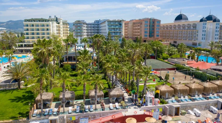 HOLIDAY PARK RESORT HOTEL  5*-14