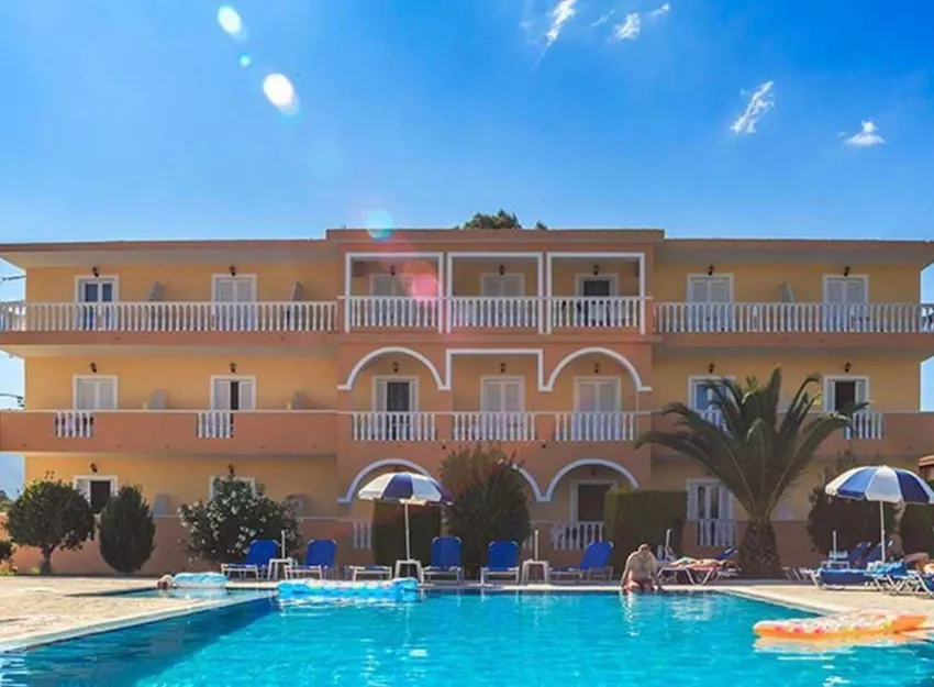 Derekas Apartments 3*-4