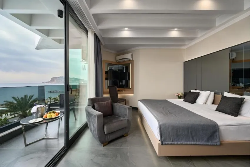 KAILA BEACH HOTEL  5*-9