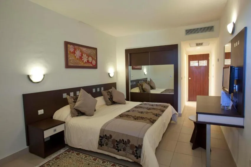 NOVOSTAR DAR KHAYAM  3*-12