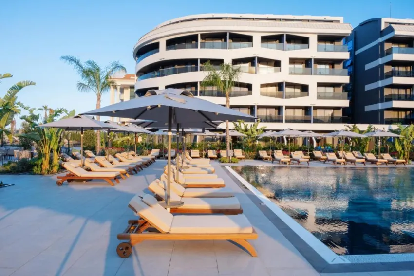 LIU RESORTS  5*-24