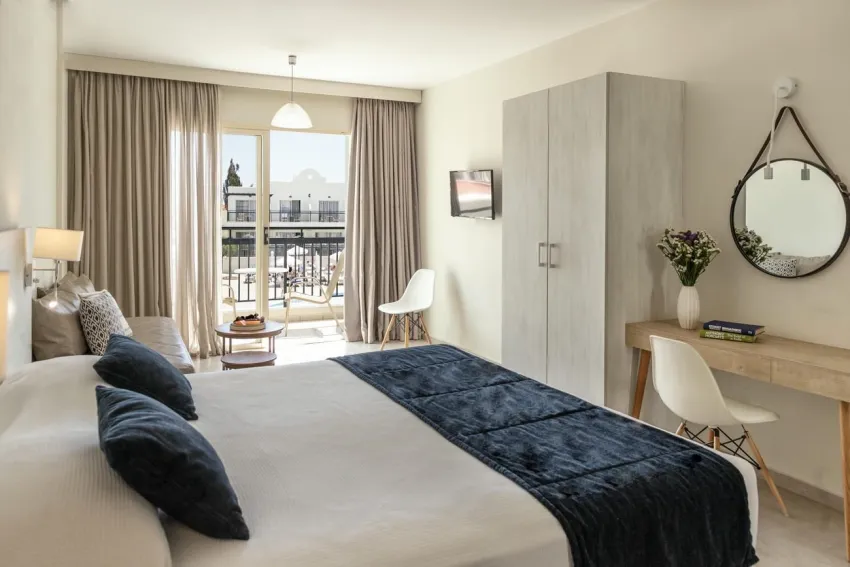 Louis Paphos Breeze 4*-25