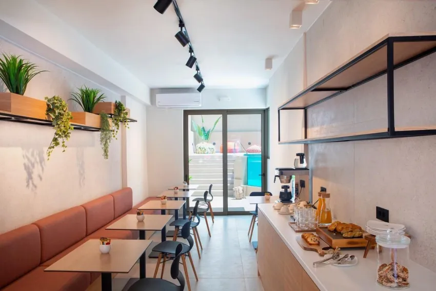 The City Hotel and Suites 3*-7