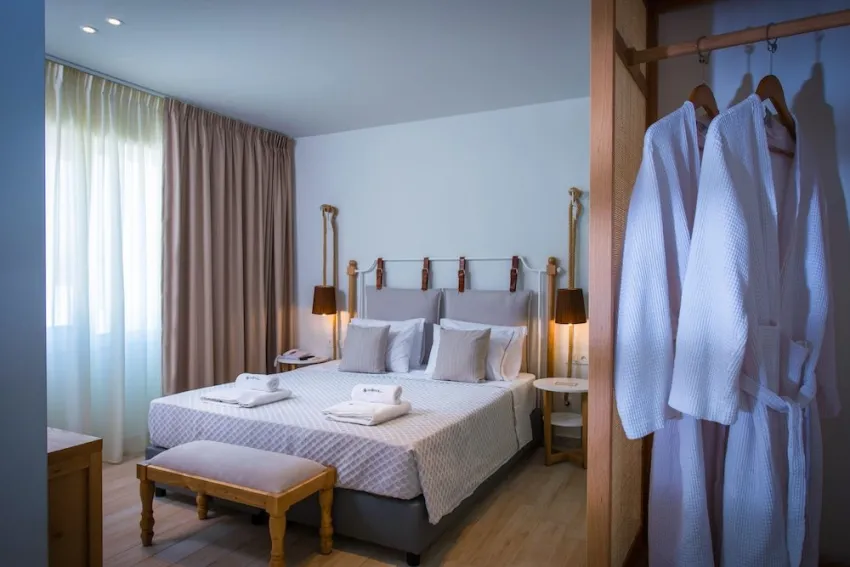 Solimar White Pearl (Adults Only 17+) 4*-5