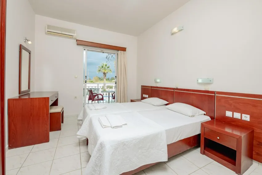 Canadian Hotel 3*-29
