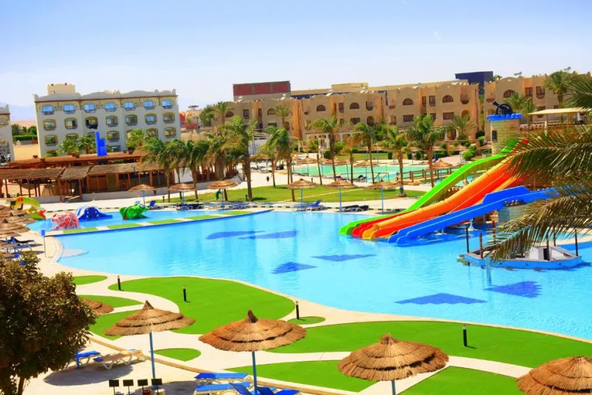 ROYAL LAGOONS RESORT & AQUA PARK  4*-15