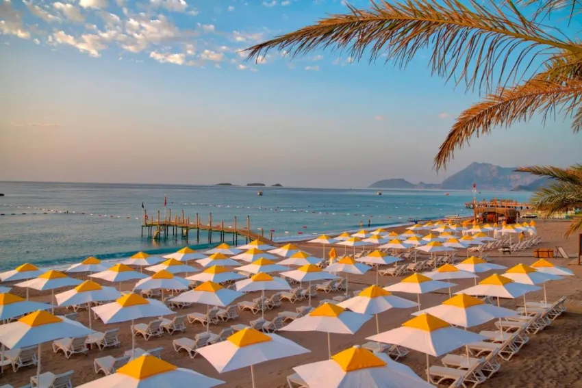 PIRATES BEACH CLUB  5*-32