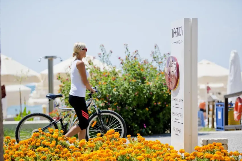 TRENDY SIDE BEACH (ADULTS ONLY 16+)  4*-8