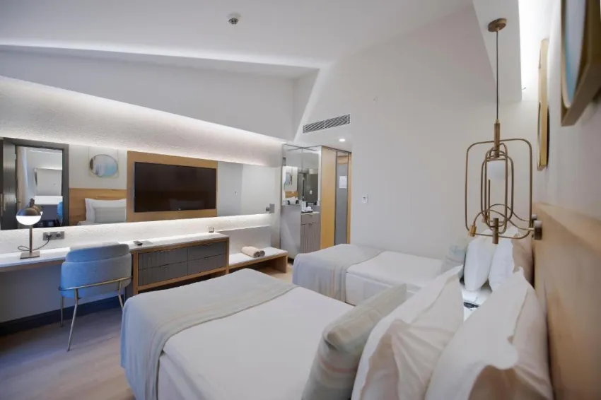 MIRAMARE BEACH HOTEL  5*-63