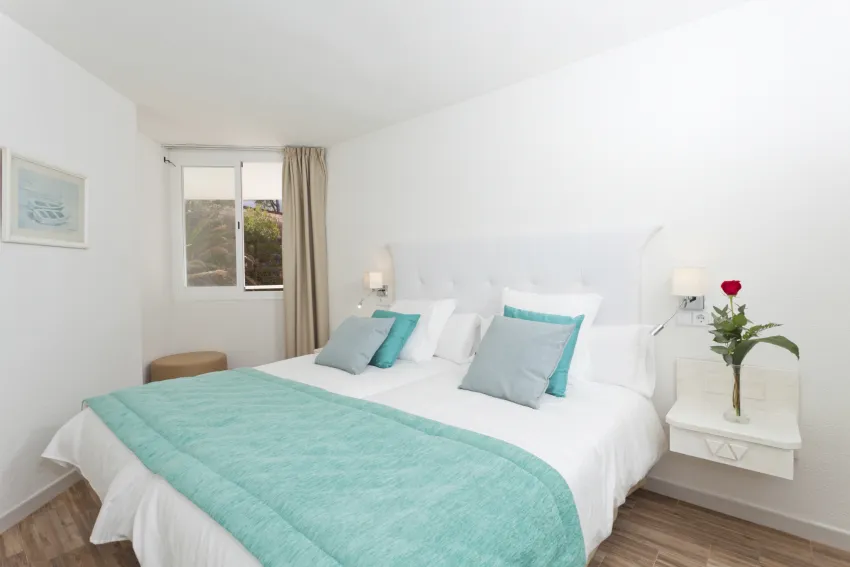 Fergus Cala Blanca Suites 4*-8