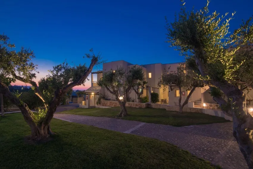 Ourania Apartments 3*-5