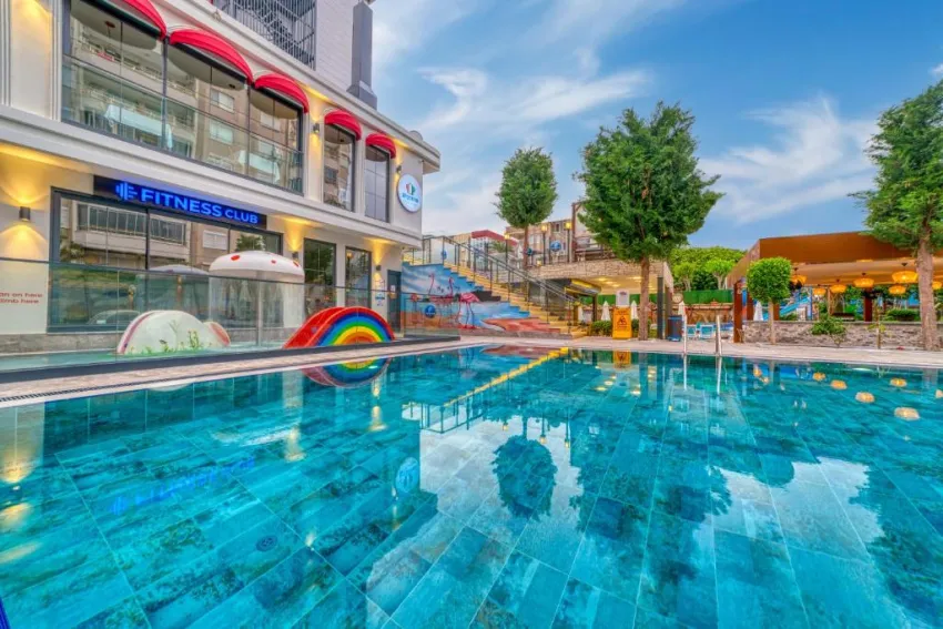 CLUB BIG BLUE SUITE HOTEL  4*-90