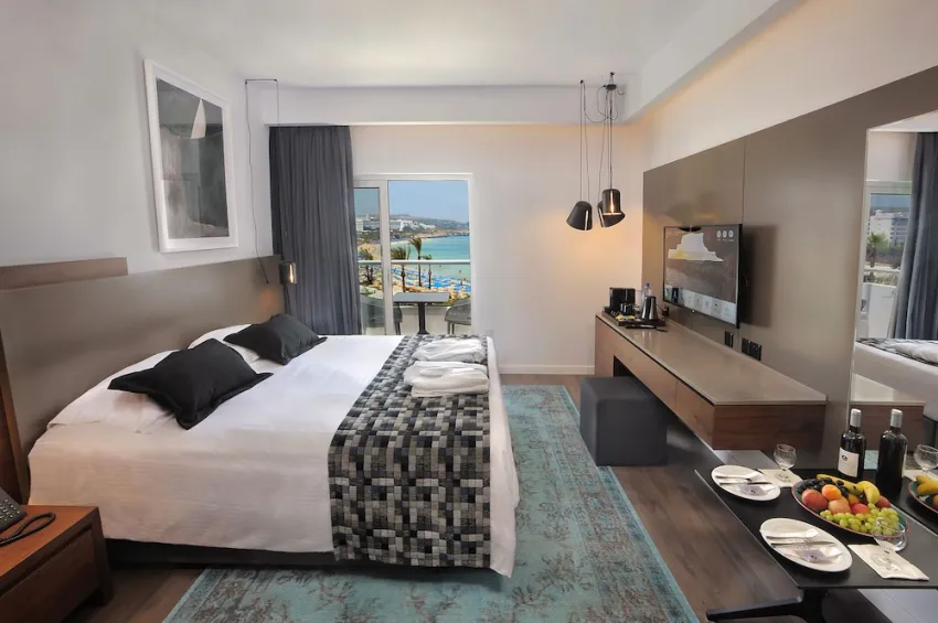 Limanaki Beach Hotel & Suites 3*-3