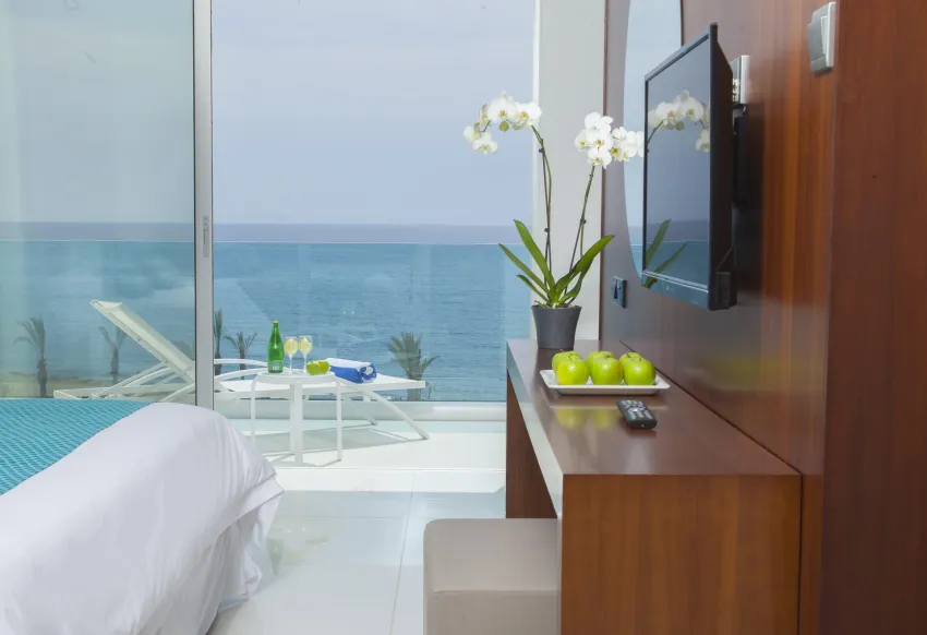 King Evelthon Beach Hotel and Resort 5*-8