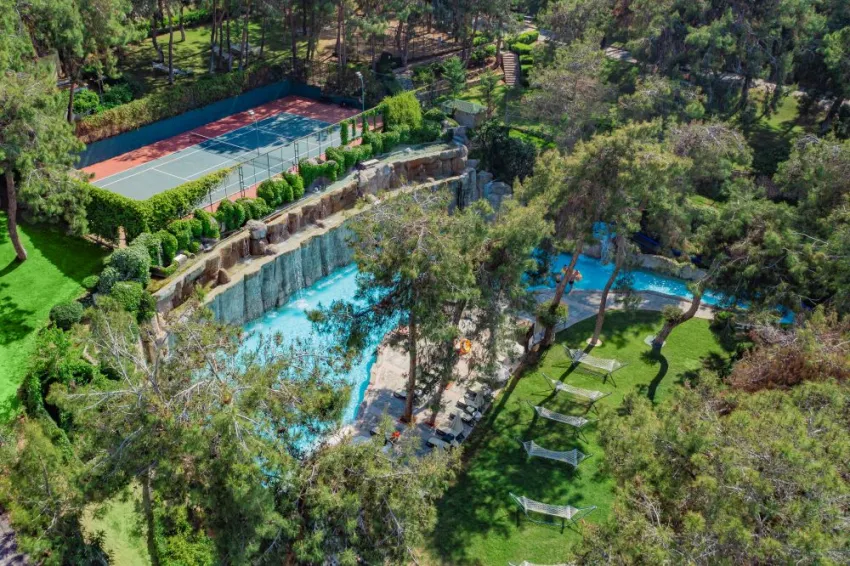 UTOPIA WORLD HOTEL  5*-8