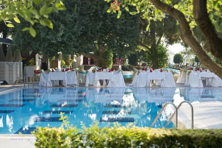 TRENDY SIDE BEACH (ADULTS ONLY 16+)  4*-2