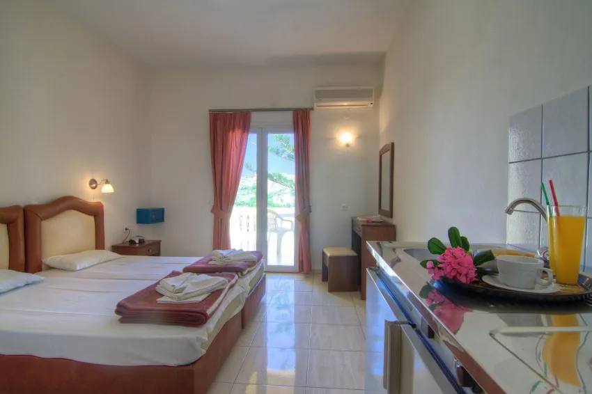 ATHINA APARTMENTS 3*-8