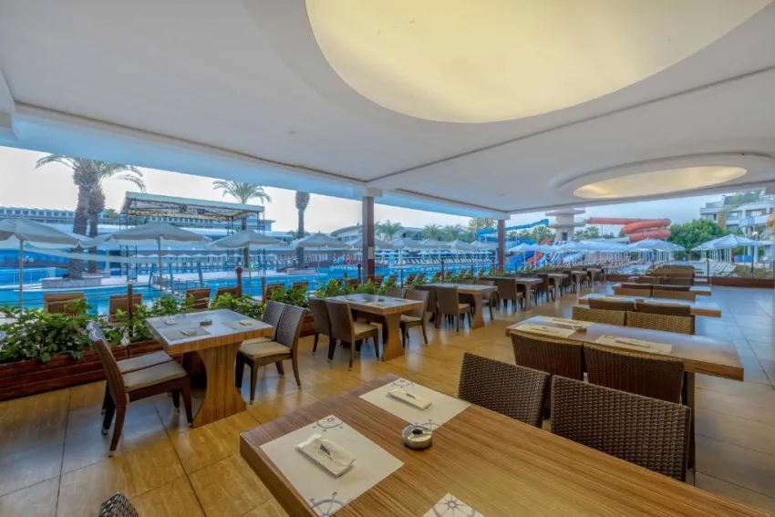 TRANSATLANTIK HOTEL & SPA  5*-21