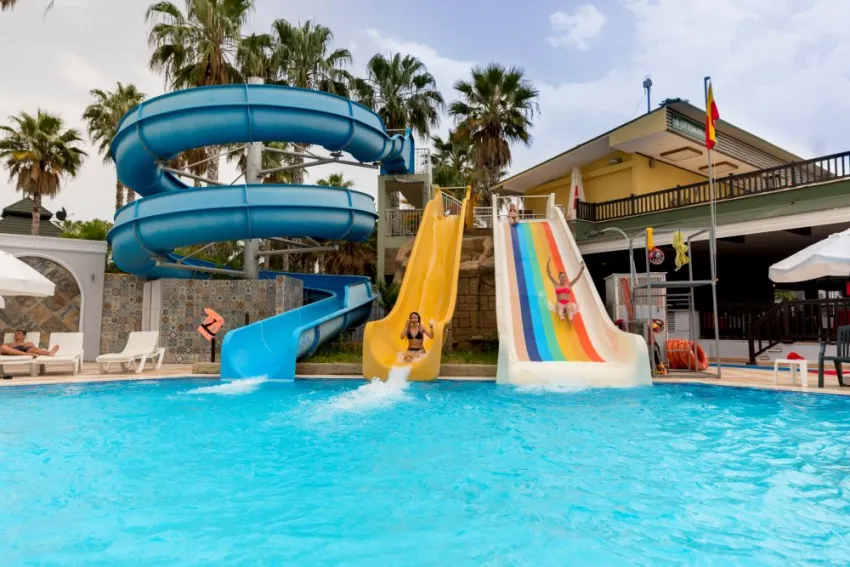 HOLIDAY GARDEN RESORT   5*-5