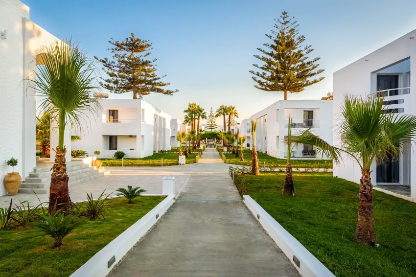 SOLIMAR WHITE PEARL Adults only 17+ 4*-4