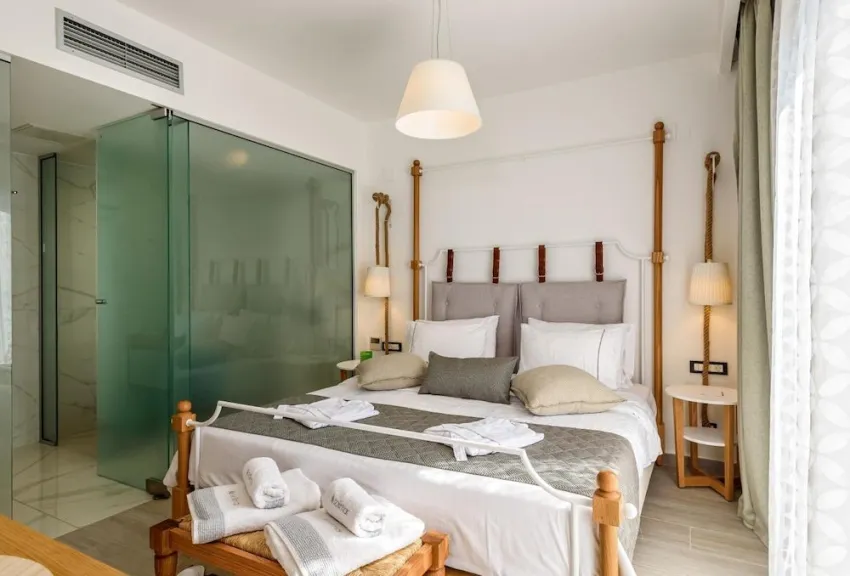 Solimar White Pearl (Adults Only 17+) 4*-11