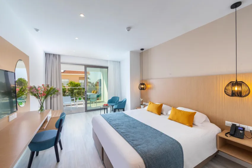 Leonardo Crystal Cove Hotel And Spa By The Sea 4*-5